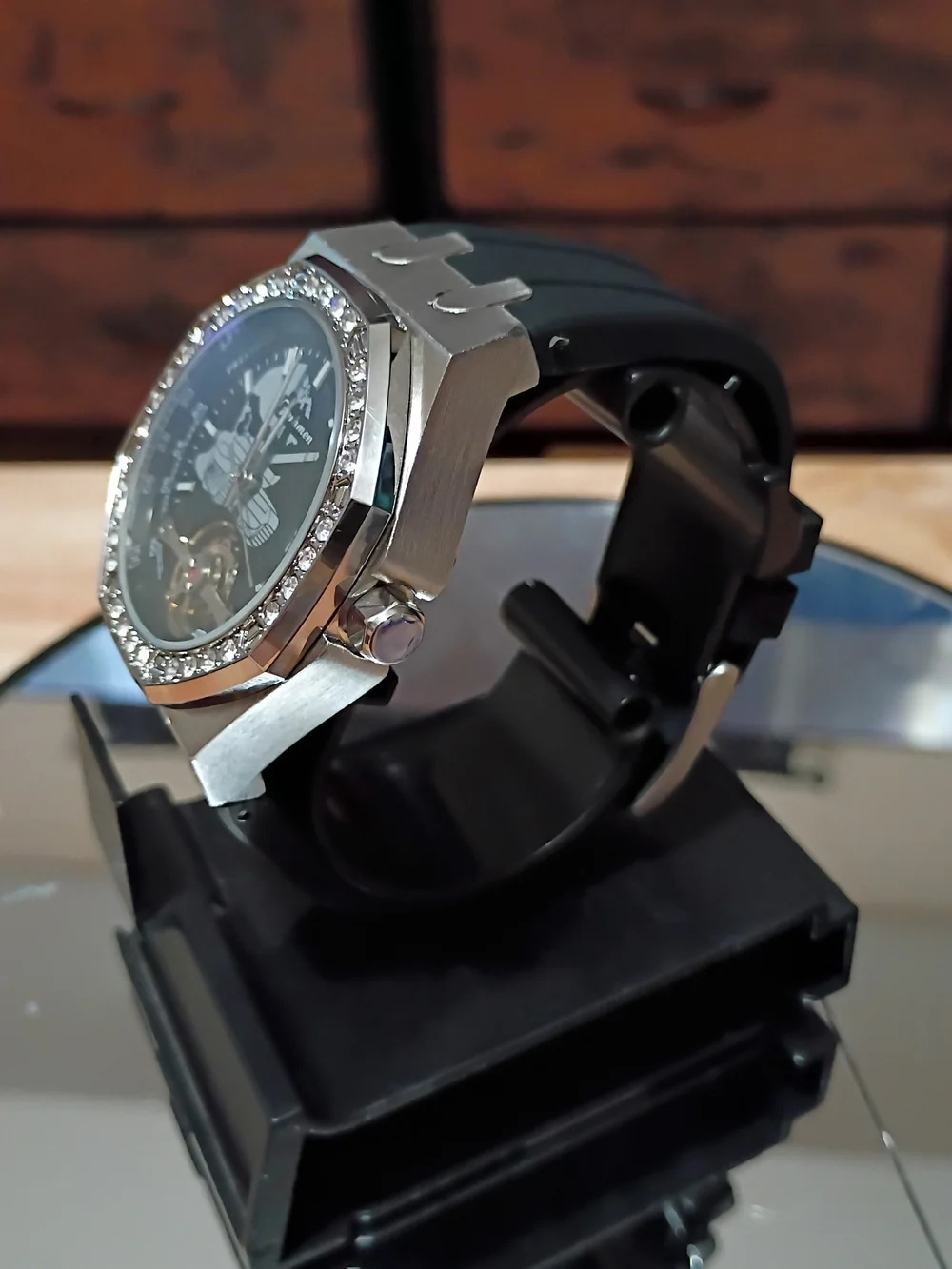 Men's Stainless Steel Silver Watch with Black Dial and Crystal Bezel fully autom